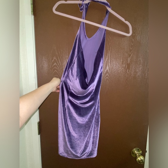 Boutique velvet halter dress - Picture 2 of 4